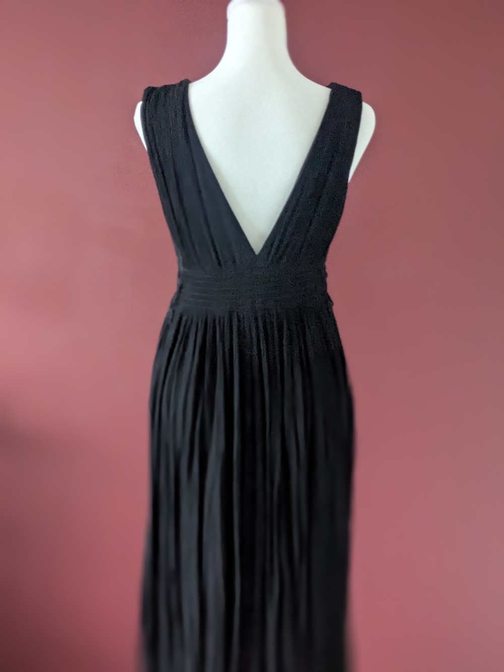 Sleeveless Black V-Neck Maxi Dress - Picture 4 of 7